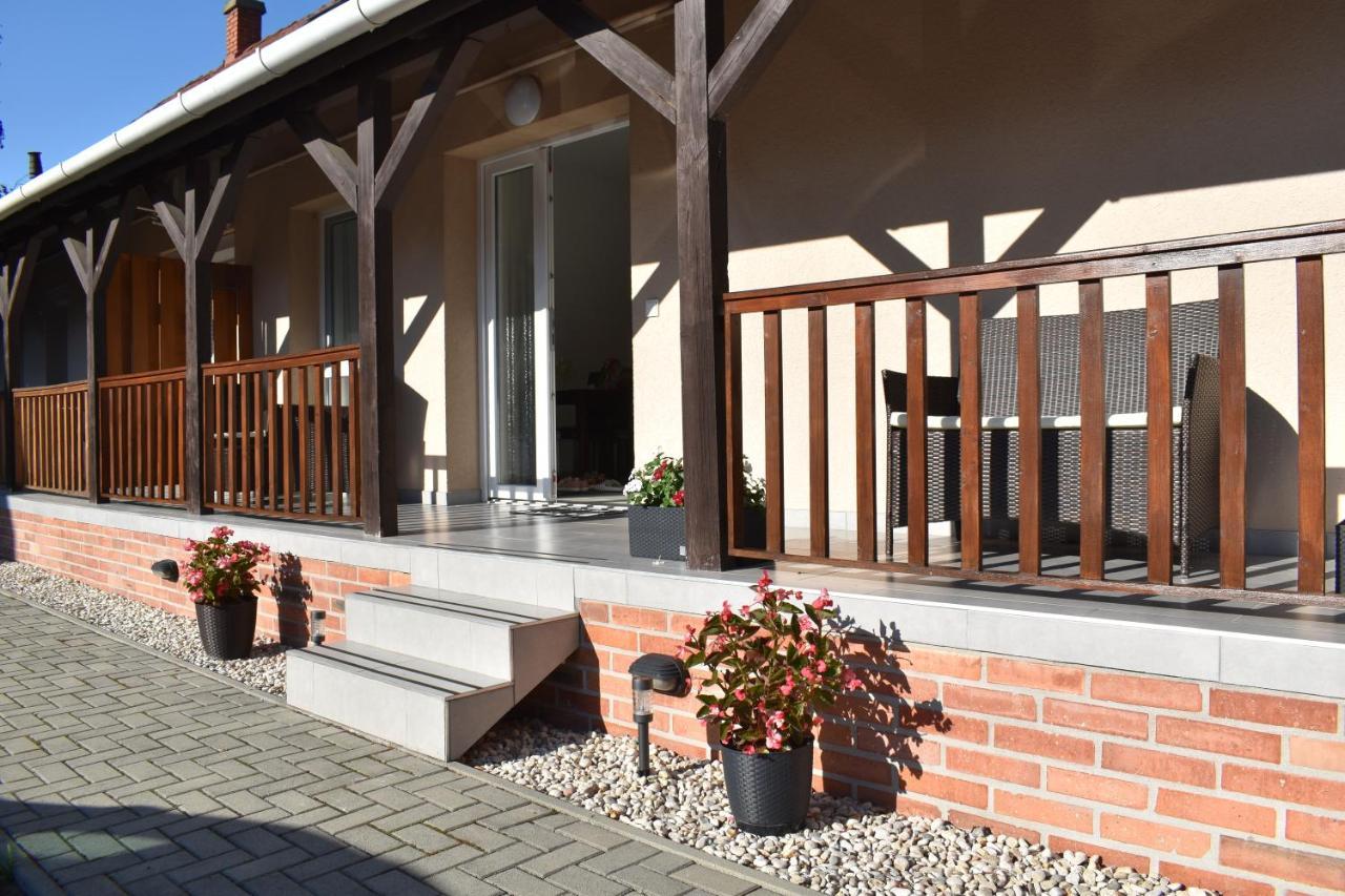 Livia Apartman Hévíz Buitenkant foto